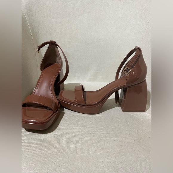 GB Say-So Patent Brown Platform heels - Picture 1 of 7